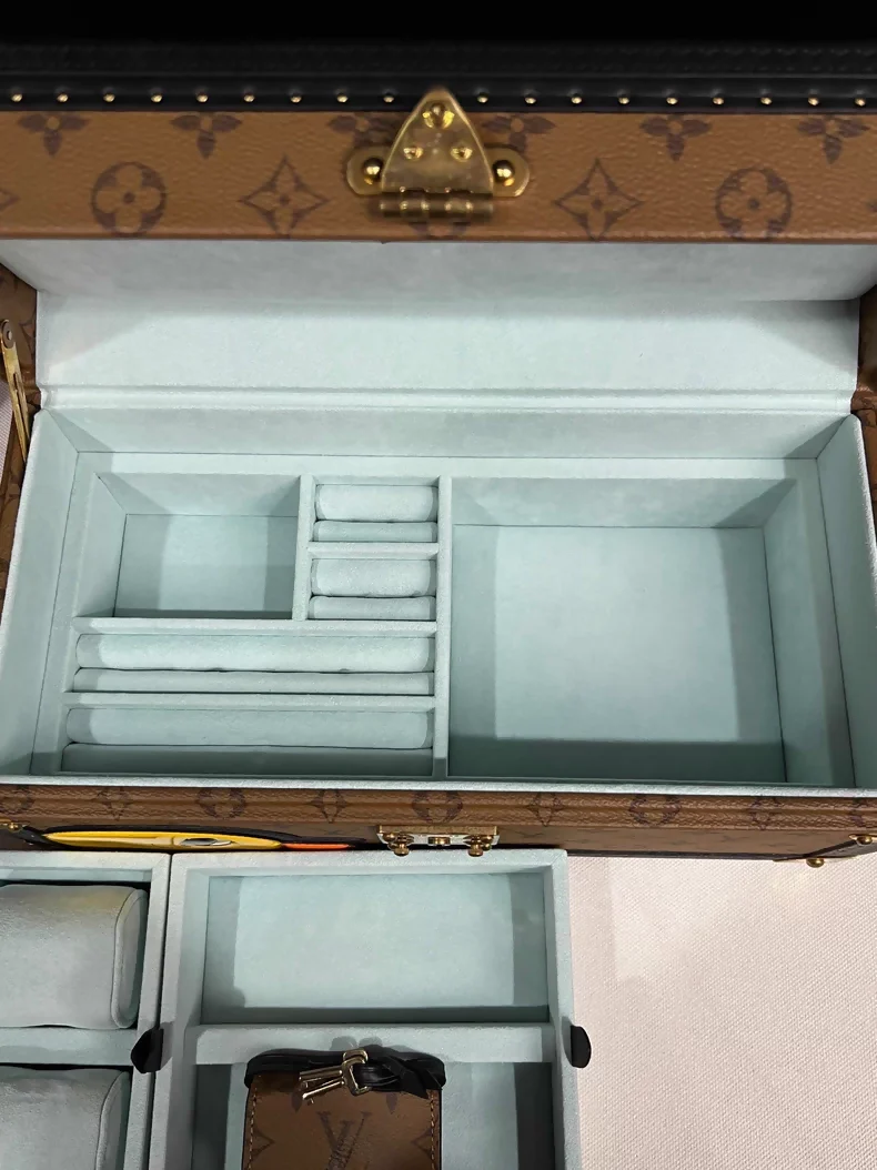 Louis Vuitton Coffret Accessoires Duck