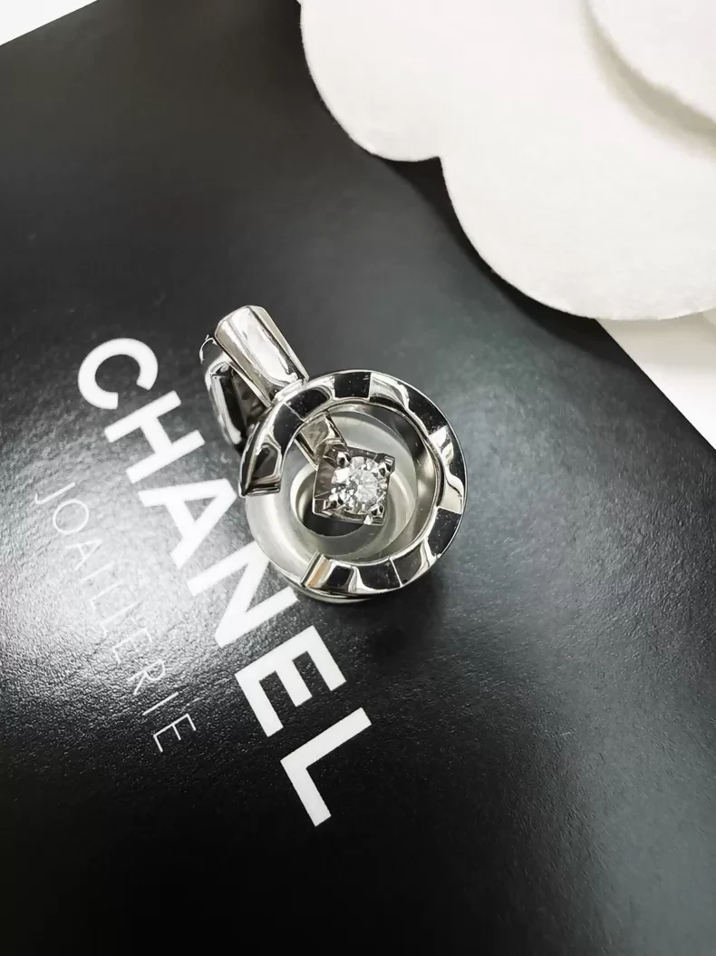 Chanel Coco Crush single clip-on earring, white gold, single diamond,