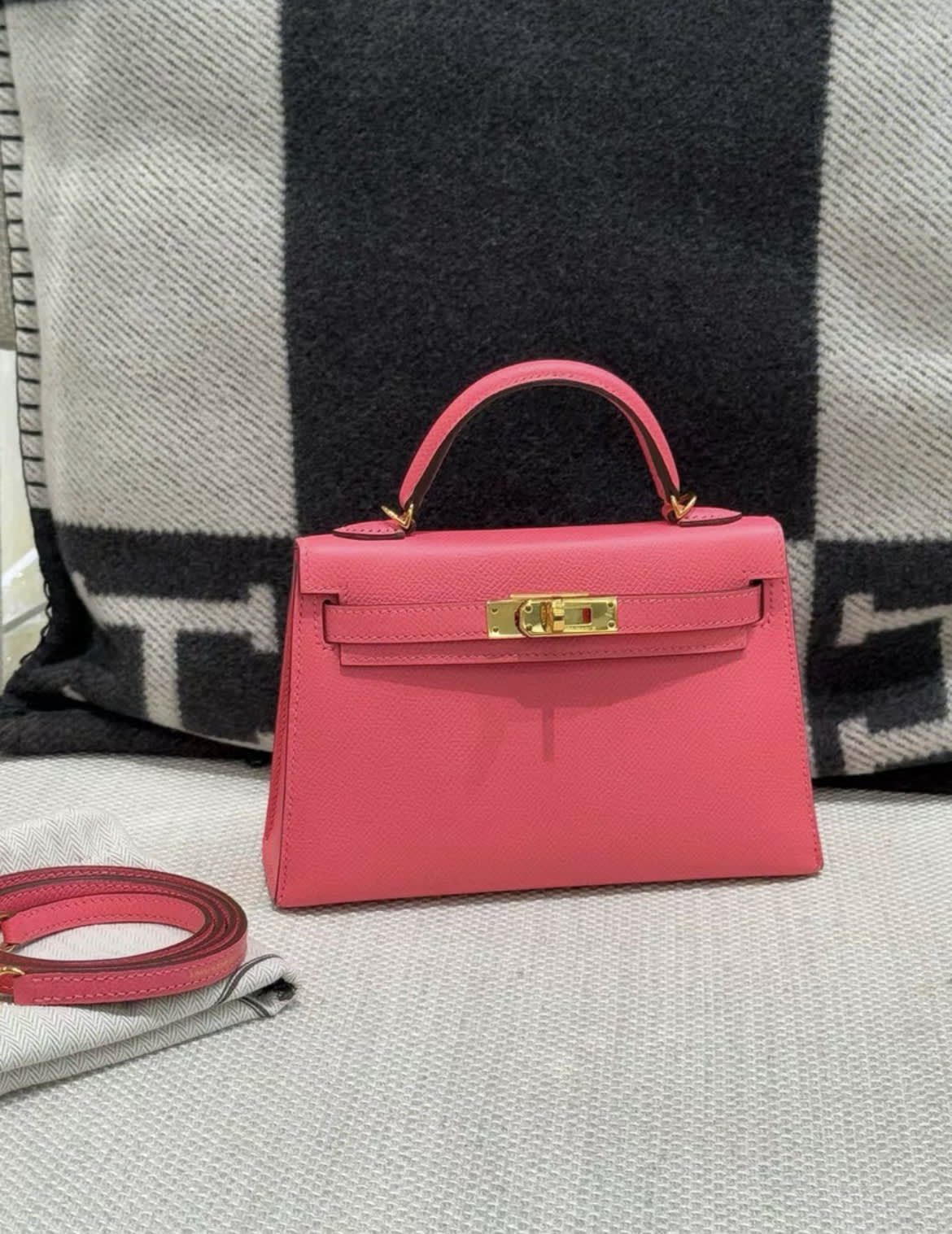 Hermès Hermes mini Kelly pink Epsom leather gold hardware stamp Y - Mini kelly Crossbody Bag - Secondhand luxury from Top Quality Luxury Designers Bag