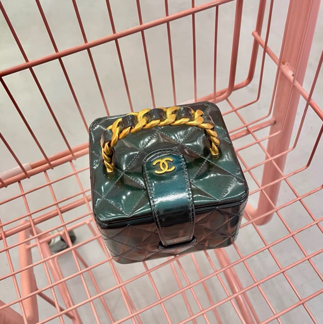 CHANEL Chanel Vanity Case Micro Mini 90s Vintage Green Rare Patent Clutch - Length 11, width 10, height 8 Clutch Bag - Vintage fashion from Top Quality Luxury Designers Bag