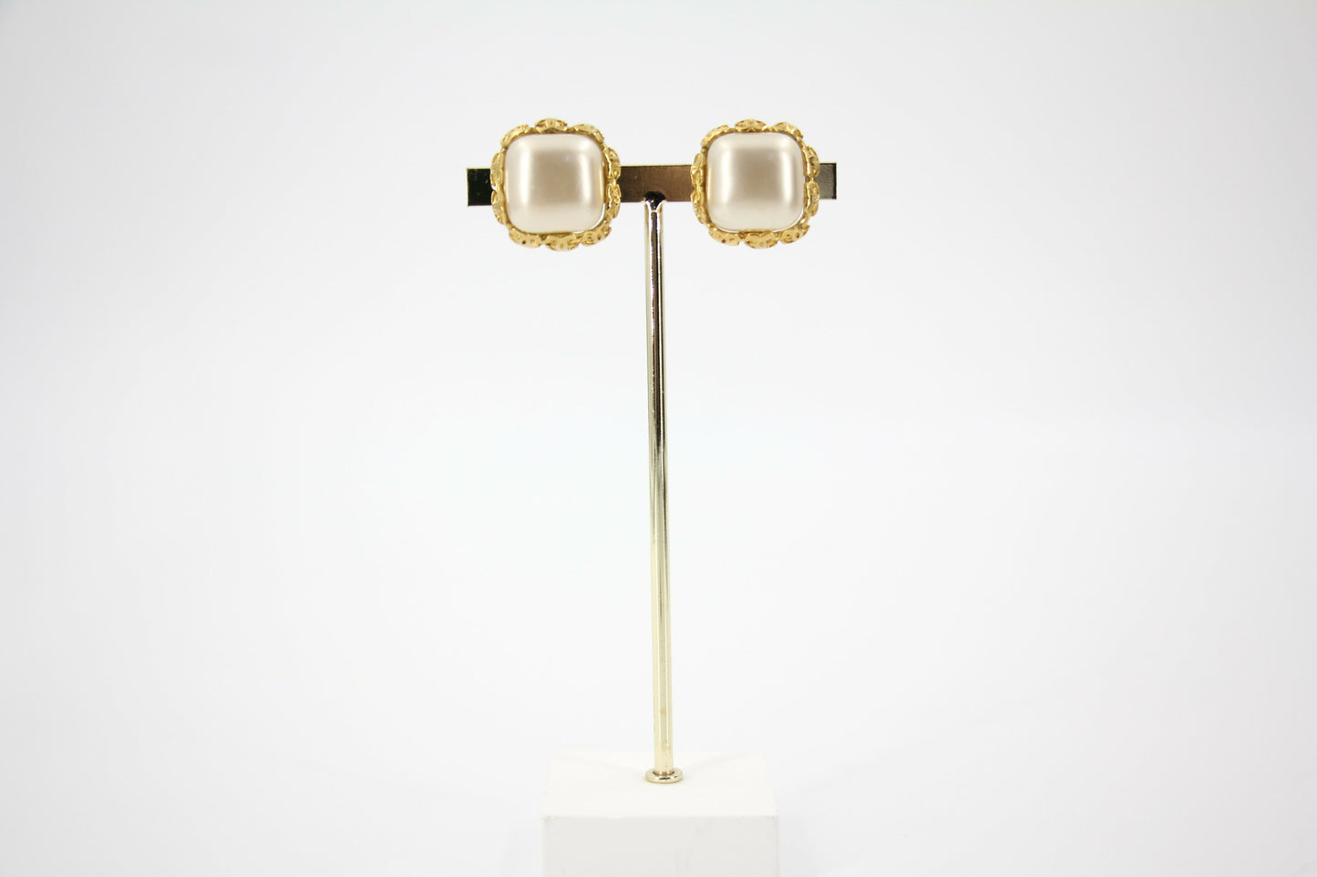 Chanel Vintage 91 Imitation Pearl Square Gold-Plated Clip-on Earrings