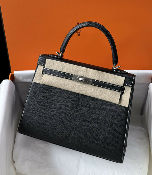 Hermès Kelly Sellier 25 Noir Chevre Mysore with Palladium Hardware  Contrast Stitching