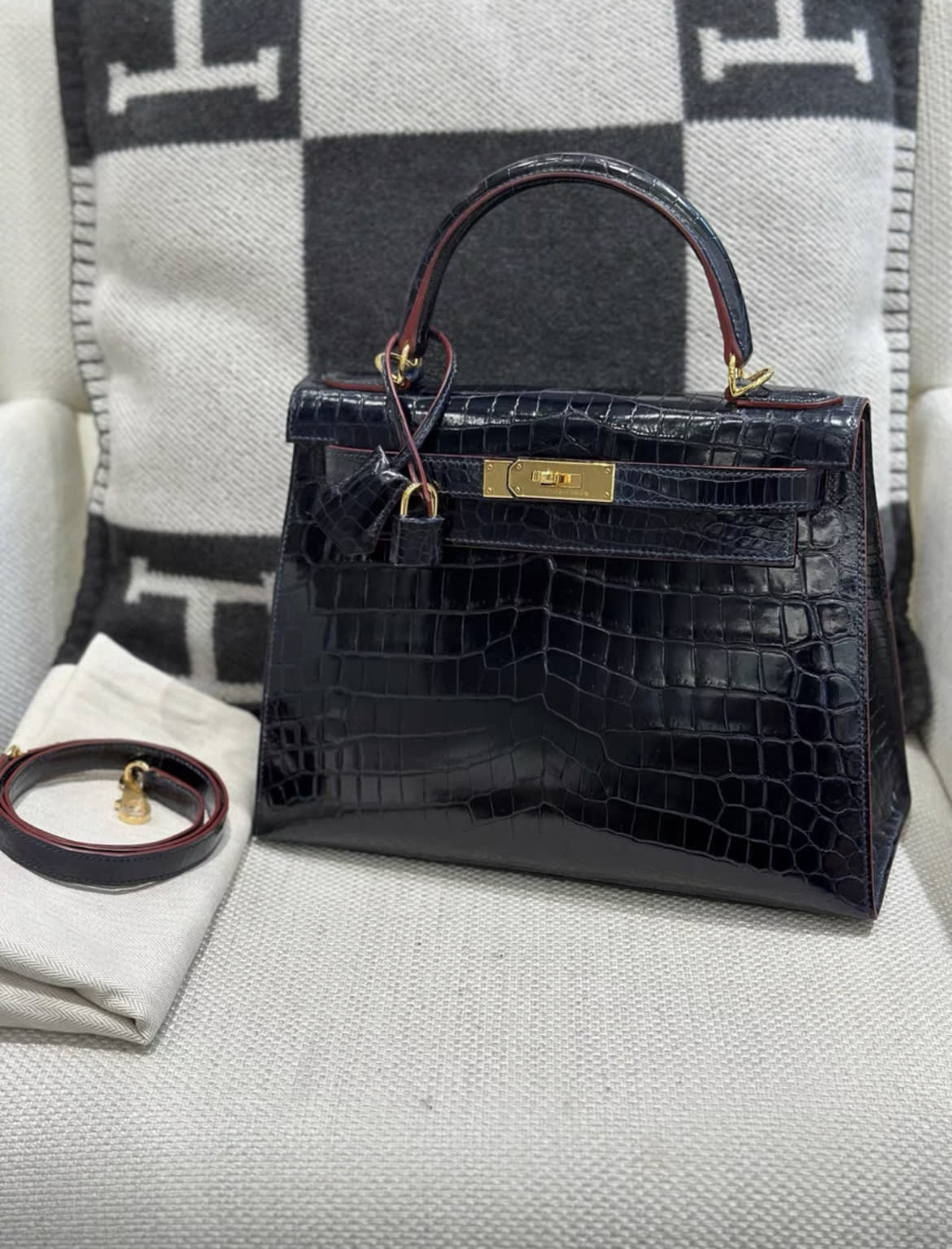 Hermès Hermes Kelly28 glossy croco leather dark blue with red edge Stamp X - 28 Crossbody Bag - Vintage fashion from Top Quality Luxury Designers Bag
