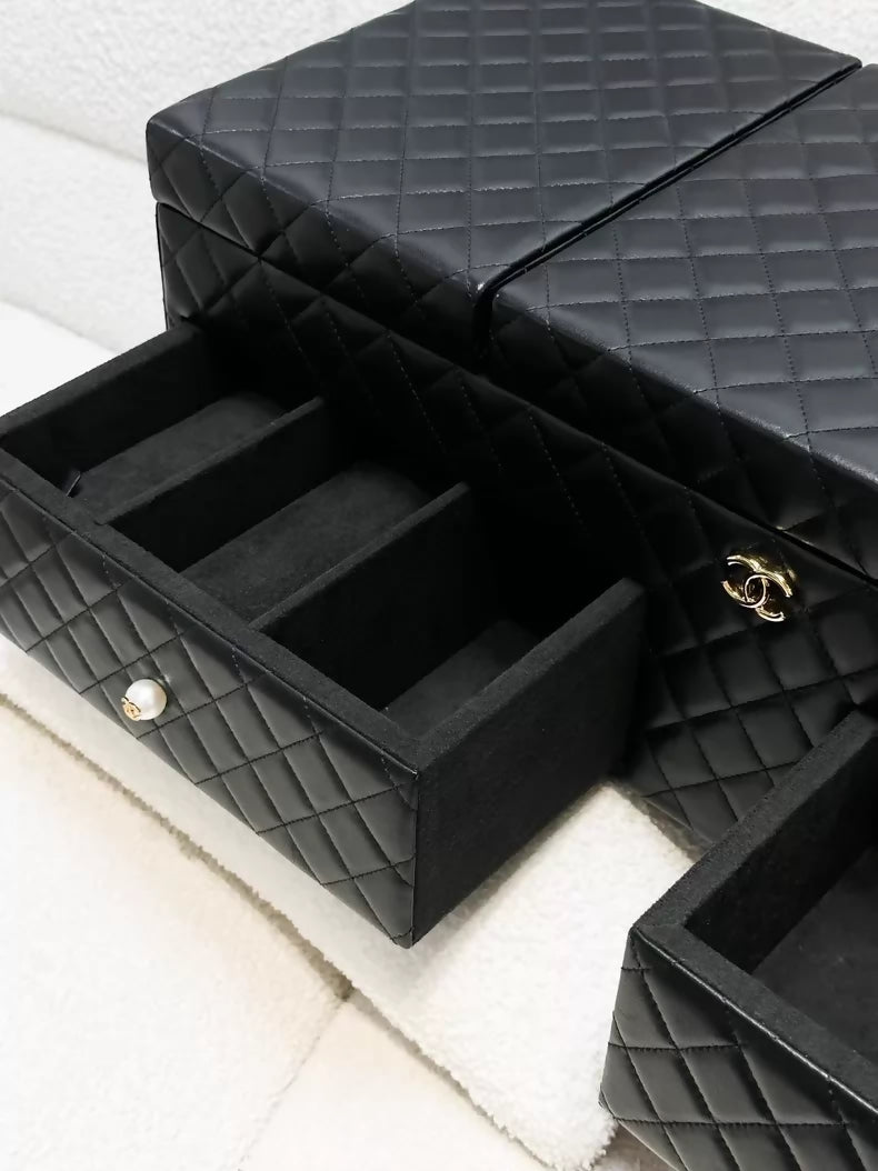 Chanel Métiers dArt collection, classic black lambskin quilted jewelry case, large size,