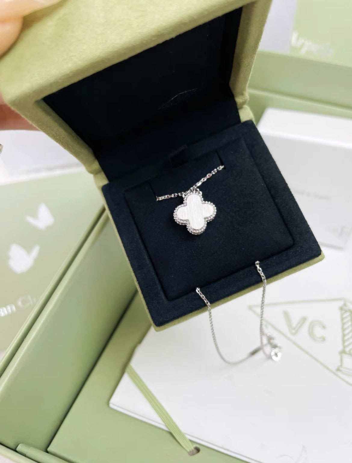Van Cleef  Arpels 22 Christmas Limited Edition Tiffany Blue necklace