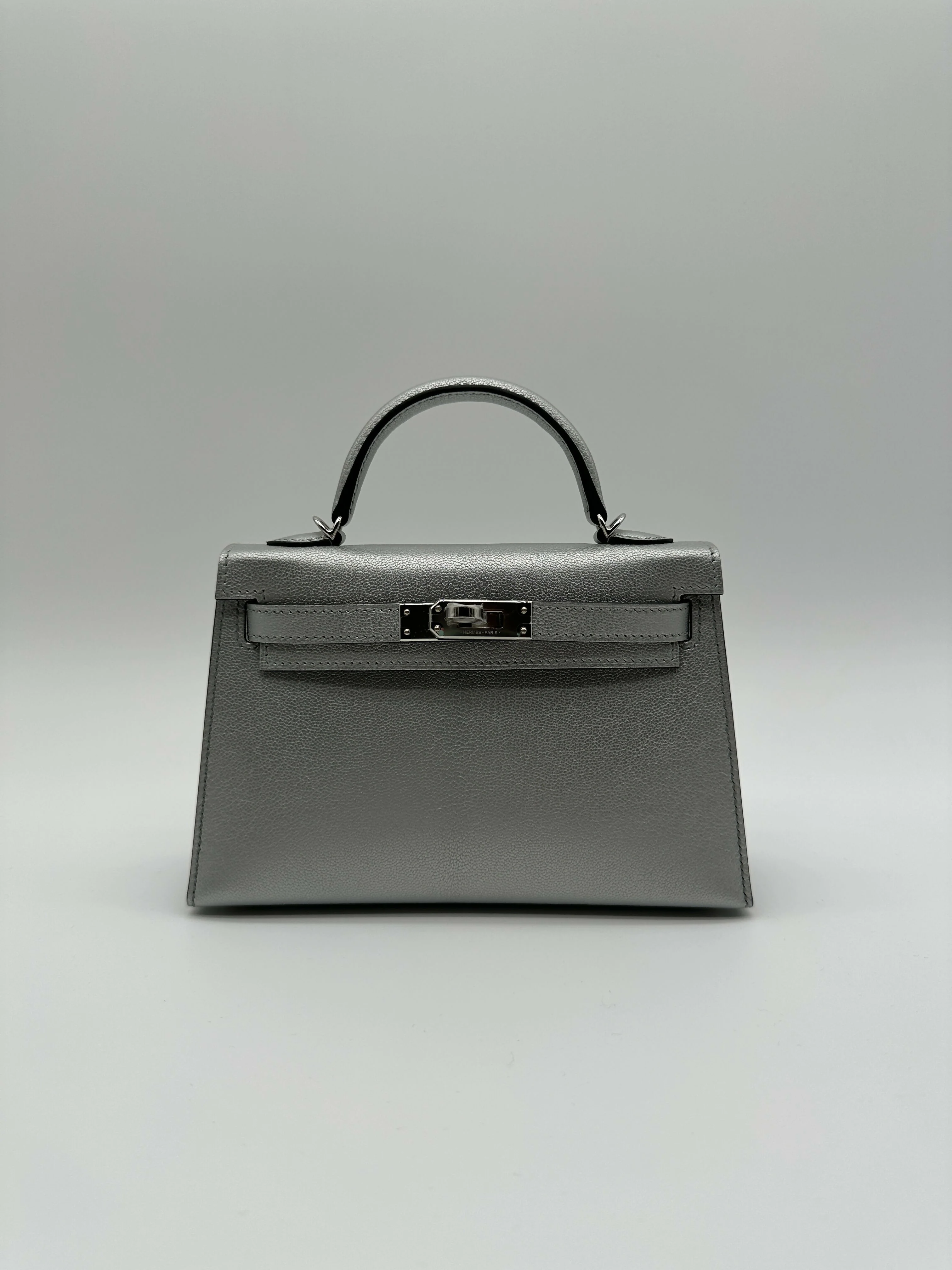 Hermès Kelly 20 Argent Chèvre PHW K 2026