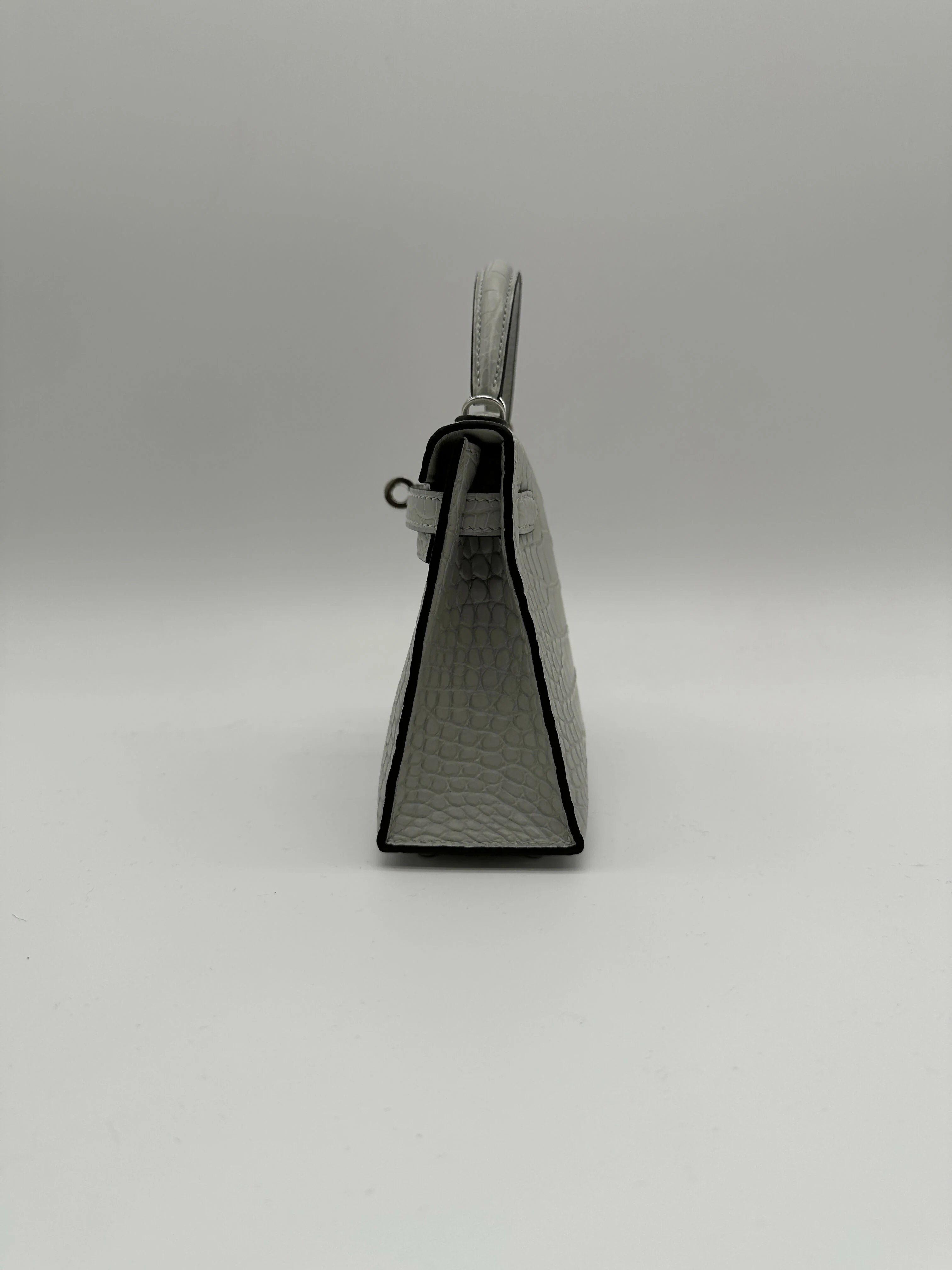 Hermès Kelly 20 Gris Neve Matte Alligator PHW K 2026