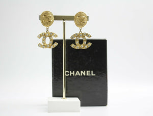 Chanel Vintage 71-80s Rhinestone  Gold-plated Round Relief Dangle Clip-on Earrings