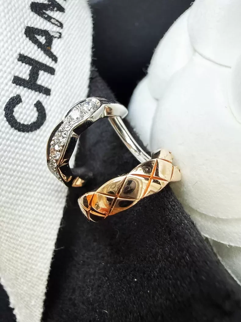 Chanel Coco Crush 18K Two-Tone Quilted Diamond-Set White Gold Single Earring