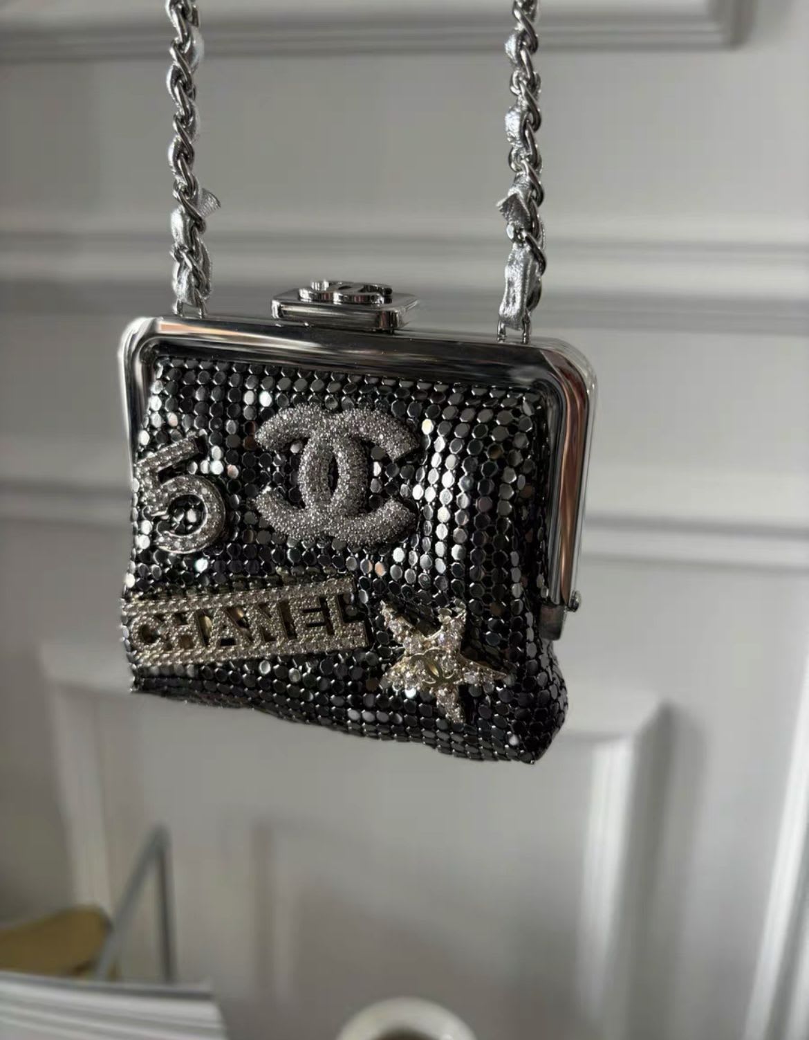 CHANEL Chanel silver clutch with chain from the Coco Neige 2023/24 collection - Mini Mini Bag - Vintage fashion from Top Quality Luxury Designers Bag