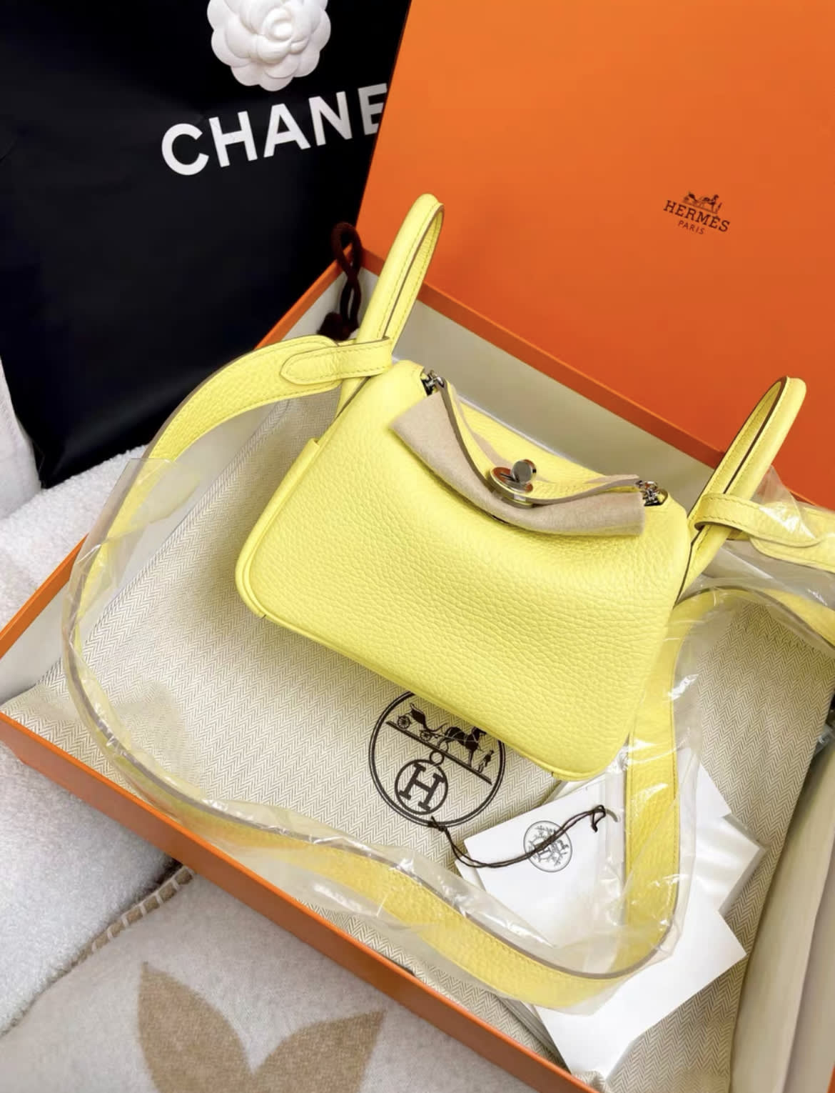 Hermès Hermes Mini Lindy 20 Limoncello Clemence Palladium Hardware - 20 Crossbody Bag - Vintage fashion from Top Quality Luxury Designers Bag