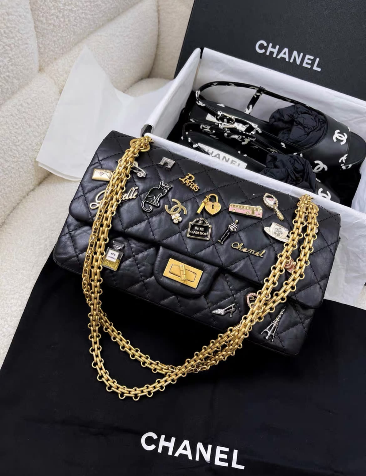CHANEL Chanel limited edition badge 2.55 small bag - 2.55 small Shoulder Bag - Vintage fashion from Top Quality Luxury Designers Bag