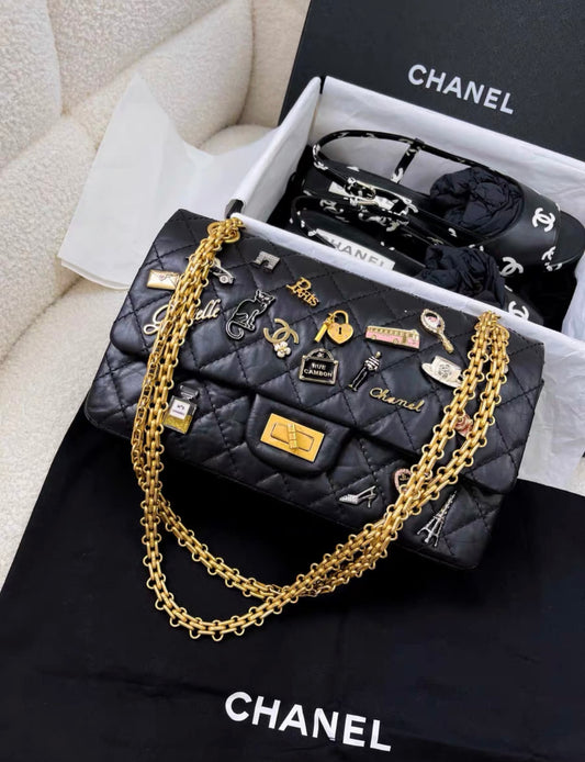 CHANEL Chanel limited edition badge 2.55 small bag - 2.55 small Shoulder Bag - Vintage fashion from Top Quality Luxury Designers Bag