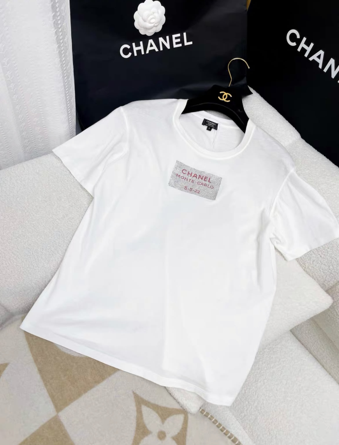 CHANEL Chanel white T-shirt - Small Top - Secondhand luxury from Top Quality Luxury Designers Bag