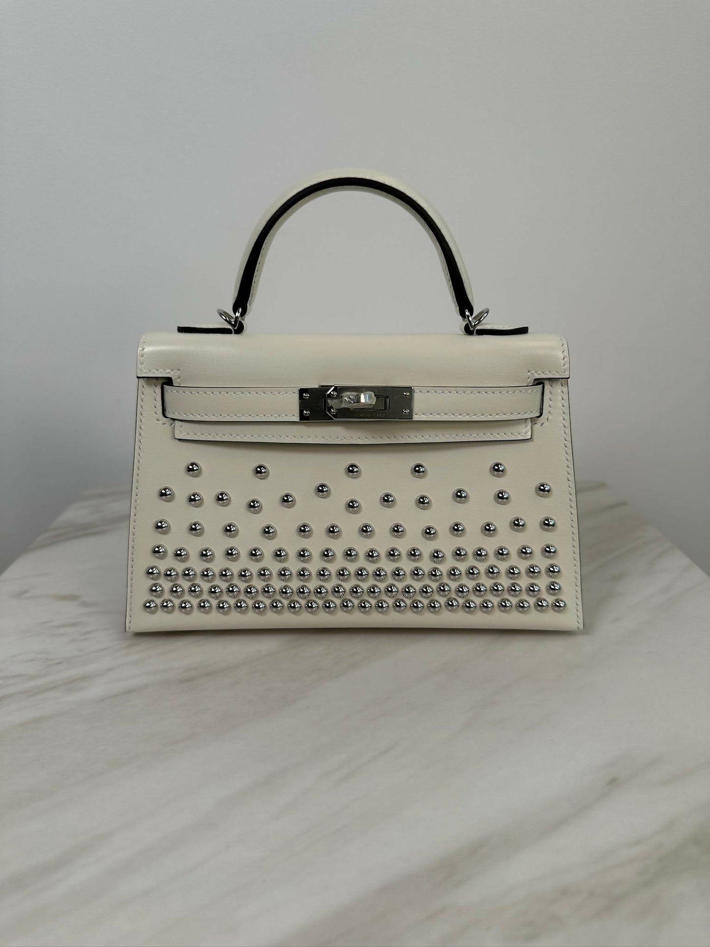 Hermès Kelly 20 Clouté Cream PHW G 2026