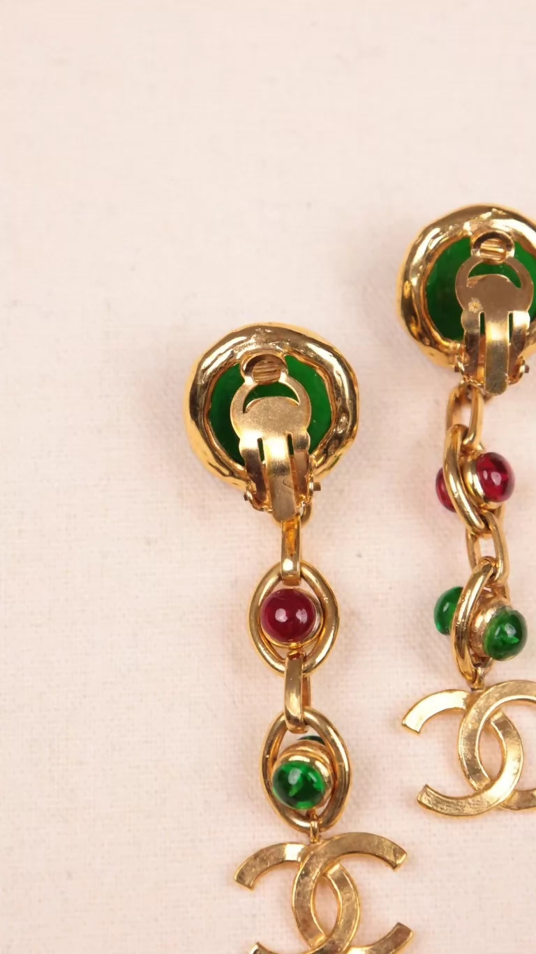 Chanel Red and green glass long clip-on earrings