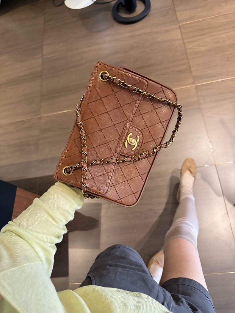 Chanel Vintage brown leather shoulder bag