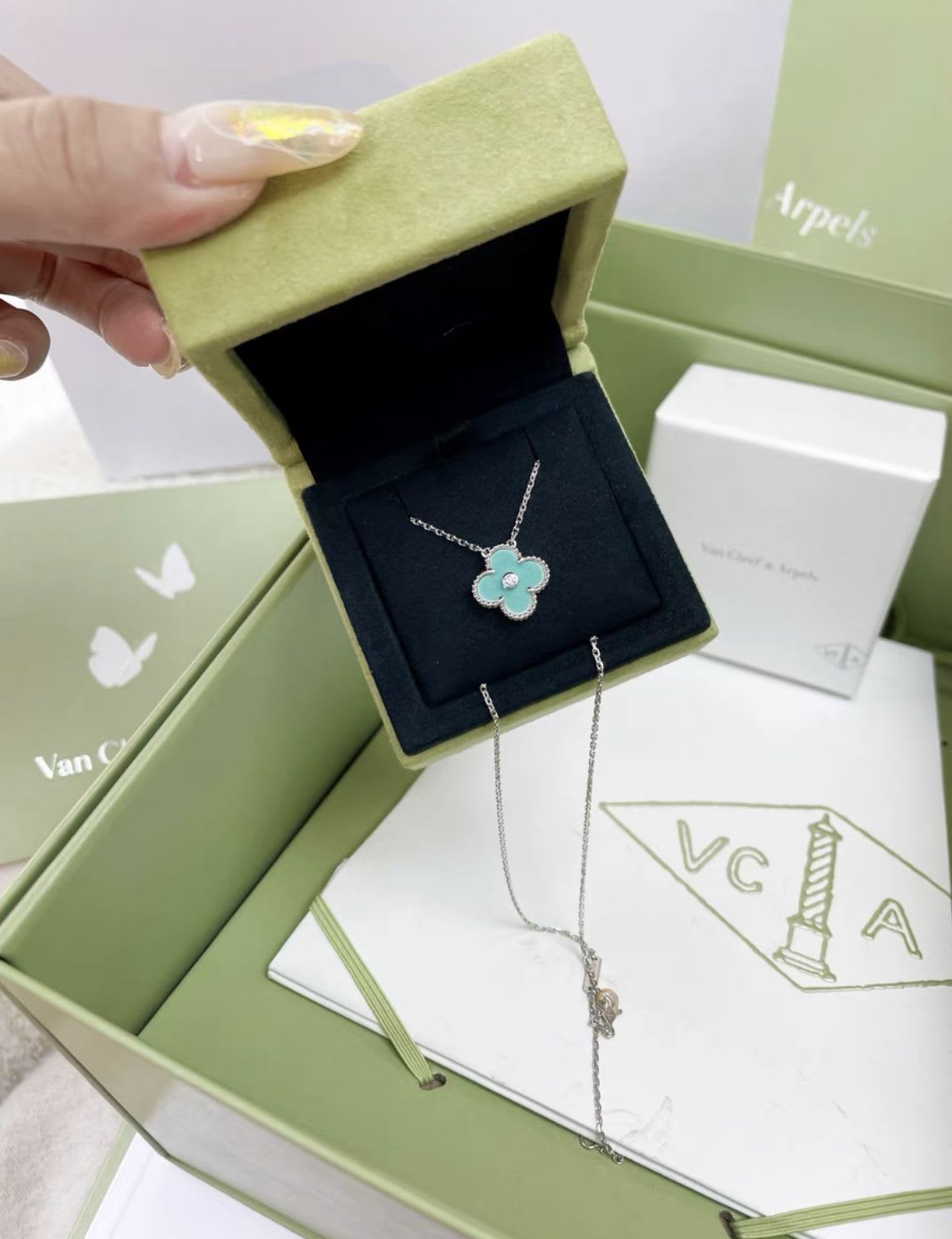 Van Cleef  Arpels 22 Christmas Limited Edition Tiffany Blue necklace