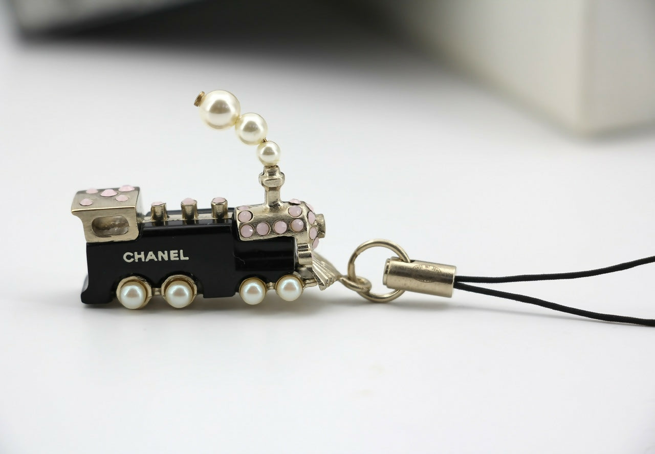Chanel Vintage 07C Imitation Pearl Black Train Charm