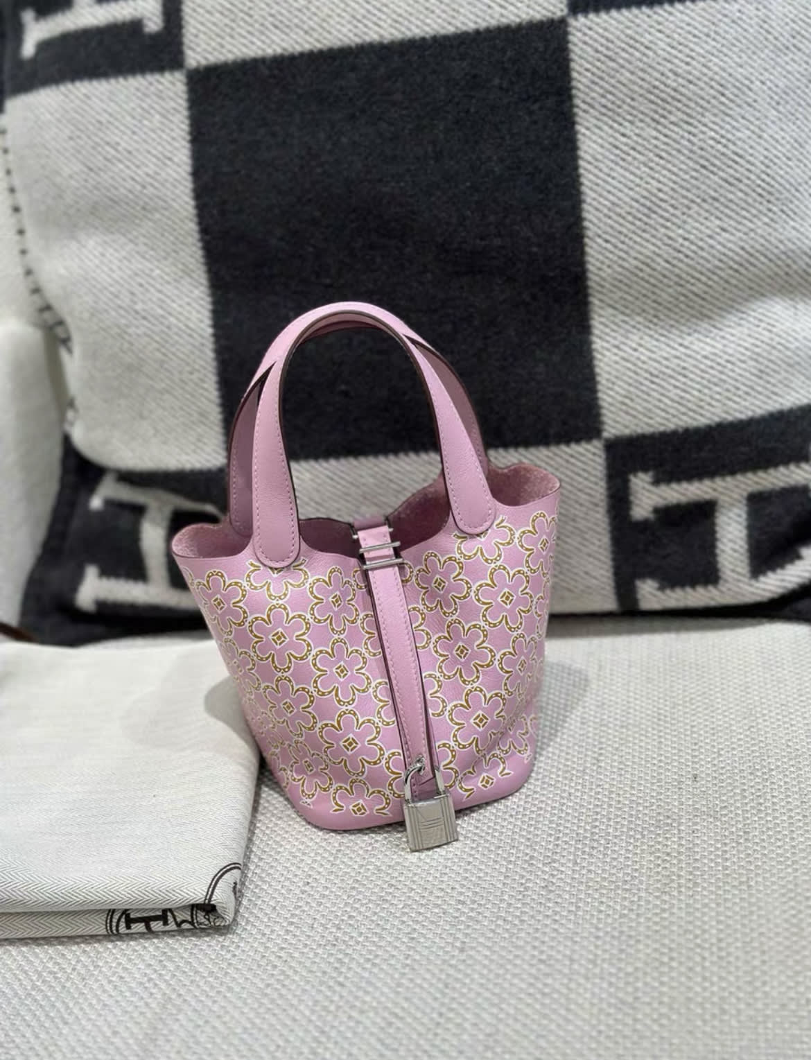 Hermès HERMÈS LUCKY DAISY PICOTIN 18, SWIFT, MAUVE SYLVESTRE - 18 Tote Bag - Used fashion item from Top Quality Luxury Designers Bag