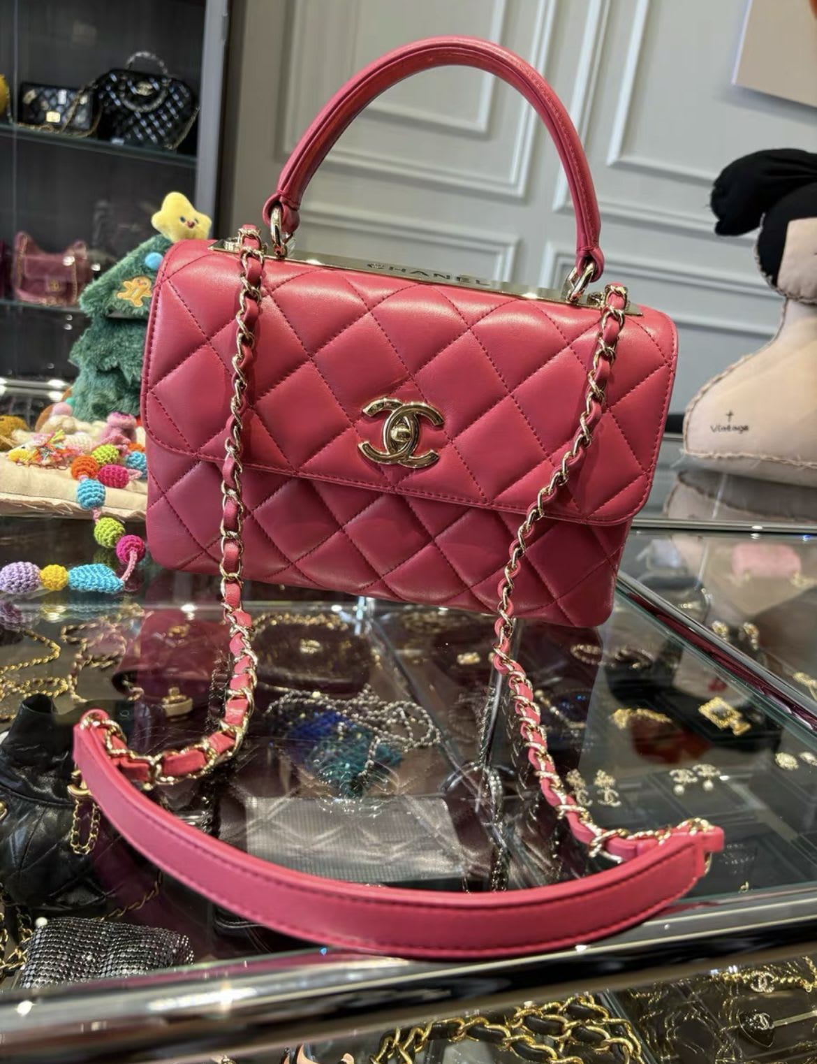 CHANEL Chanel pink coco handle medium size - Medium Crossbody Bag - Secondhand luxury from Top Quality Luxury Designers Bag