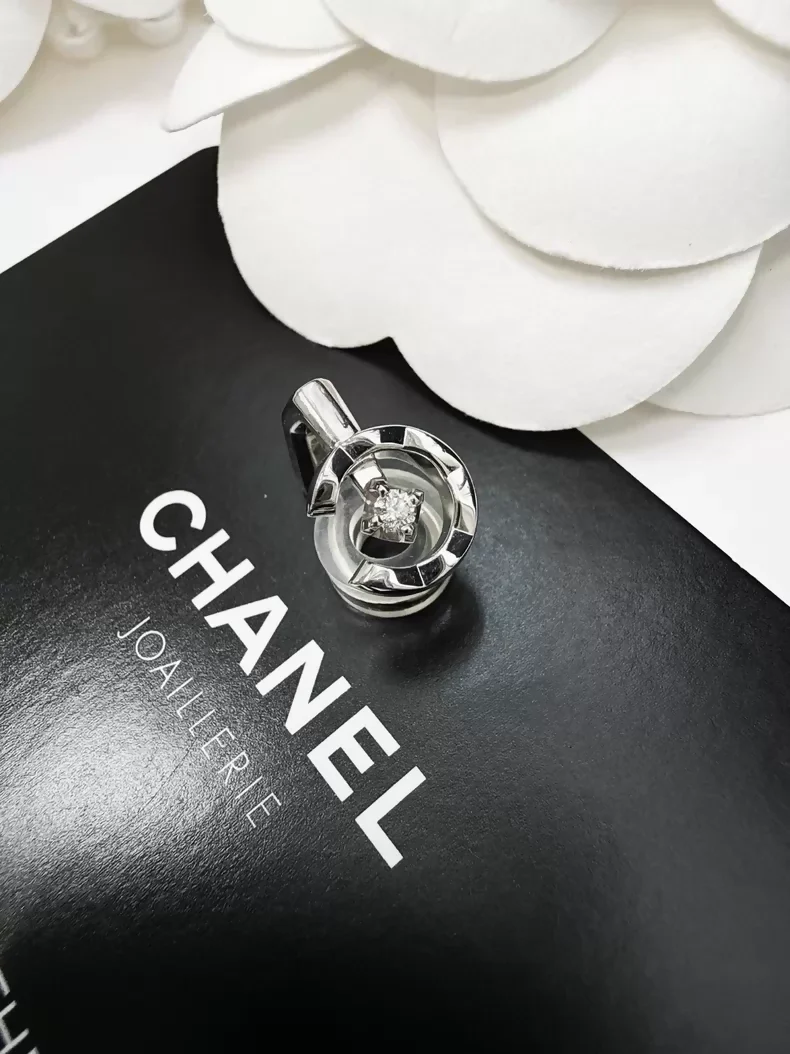 Chanel Coco Crush single clip-on earring, white gold, single diamond,