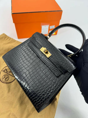 Hermès Kelly 20 Sellier Noir Shiny Niloticus Crocodile with GHW and Round Brilliant Cut Diamonds