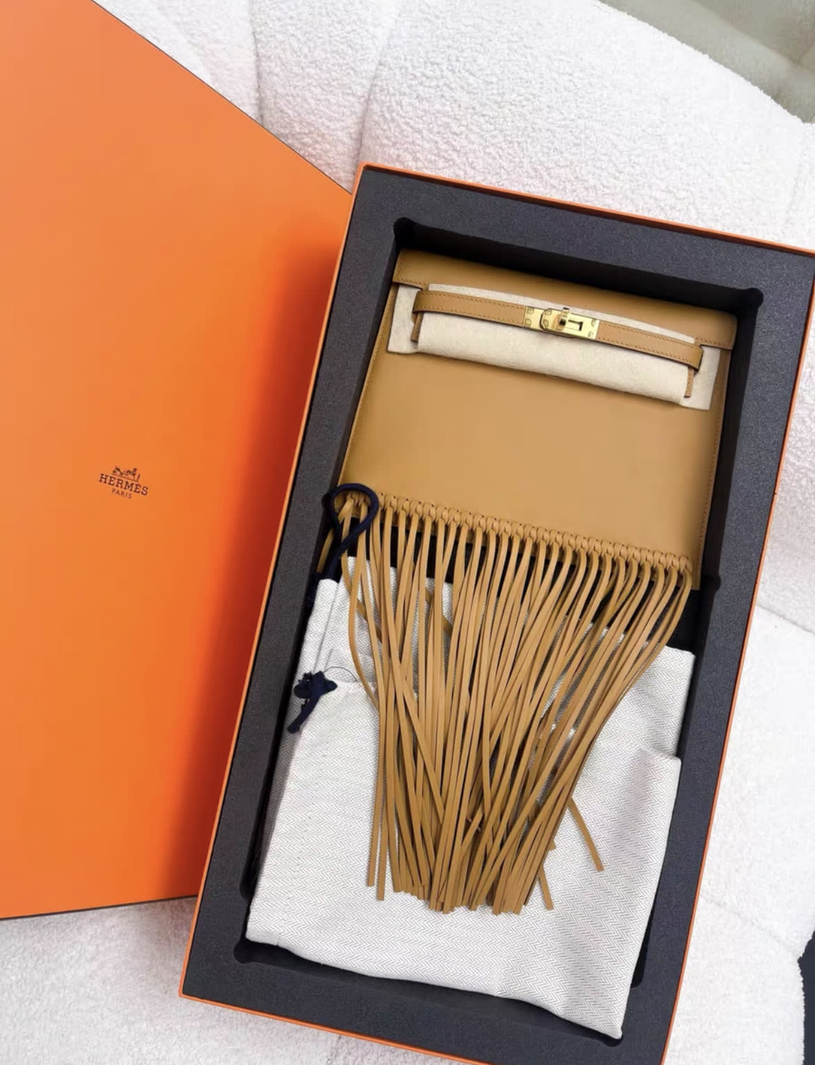 Hermès Hermes Kelly Danse Fringe Bag Tabac Sesame with Gold Hardware - Brand new Crossbody Bag - Secondhand luxury from Top Quality Luxury Designers Bag