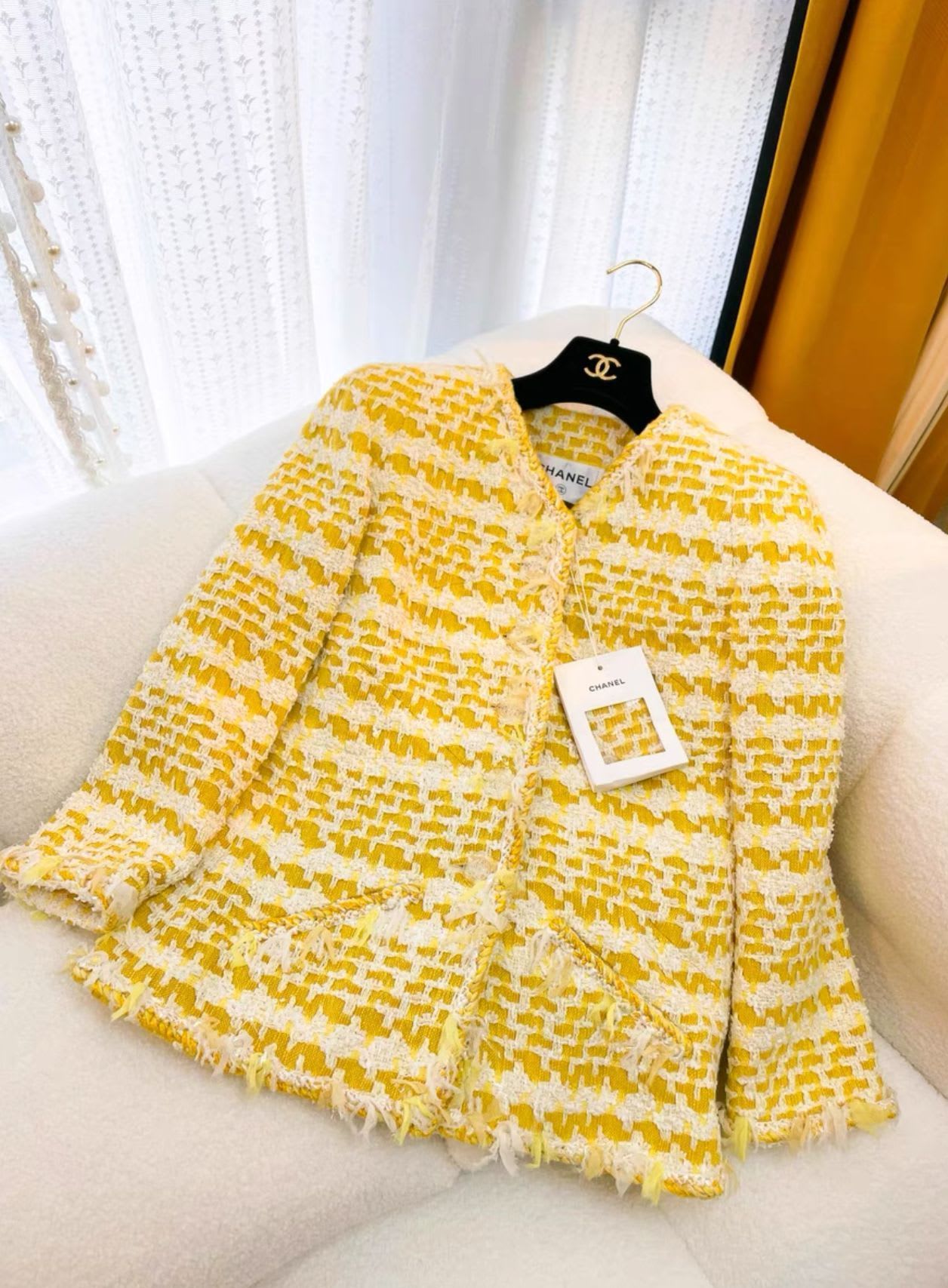 CHANEL Chanel yellow woven coat - 34 Coat - Vintage fashion from Top Quality Luxury Designers Bag