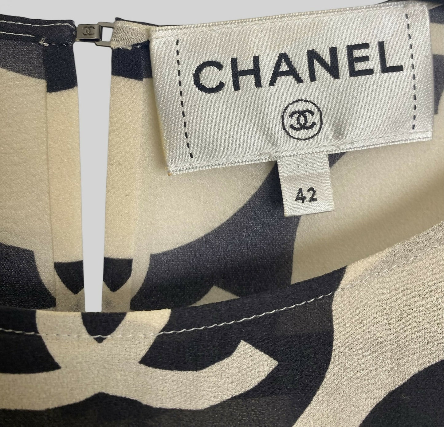 Epic Chanel 21P Ivory  Black CC Wave Silk Midi Dress FR 42