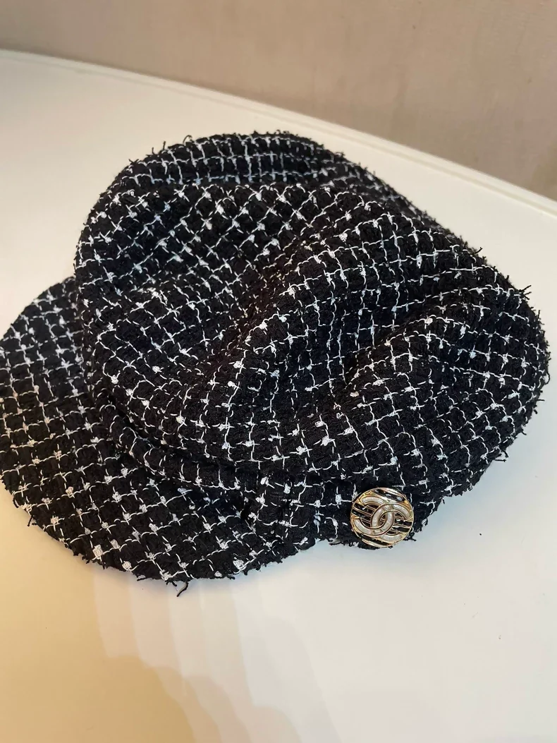 Chanel tweed black and white beret