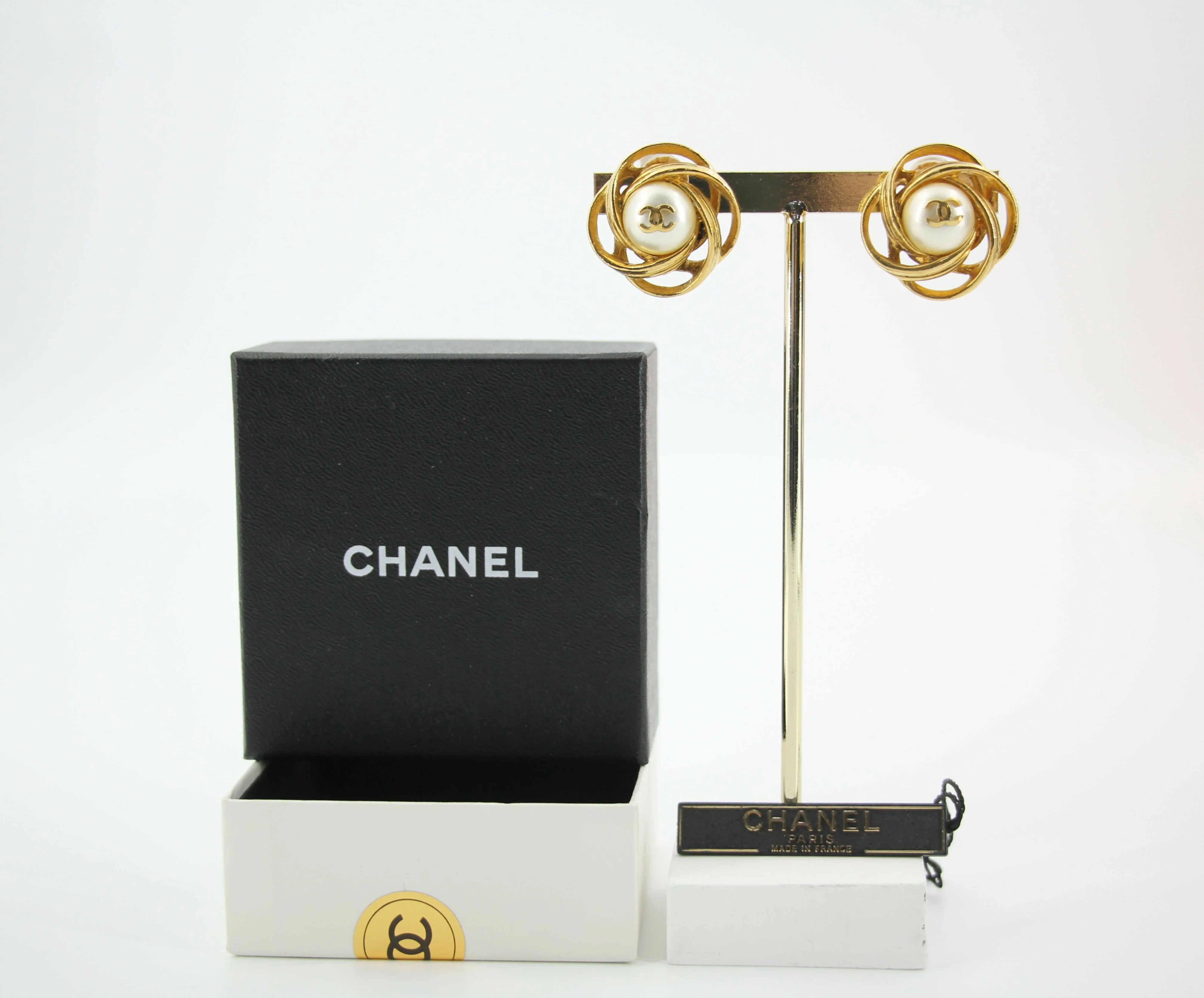 Chanel Vintage 96P Gold-Plated Imitation Pearl Spiral Clip-on Earrings