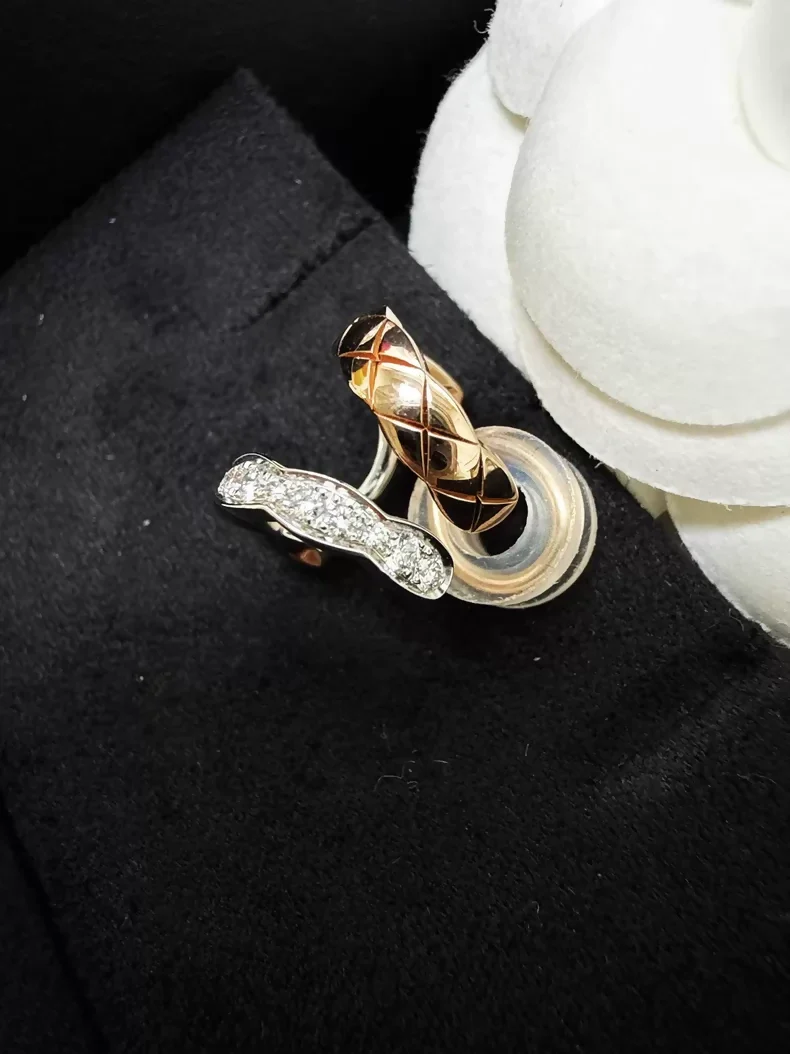 Chanel Coco Crush 18K Two-Tone Quilted Diamond-Set White Gold Single Earring