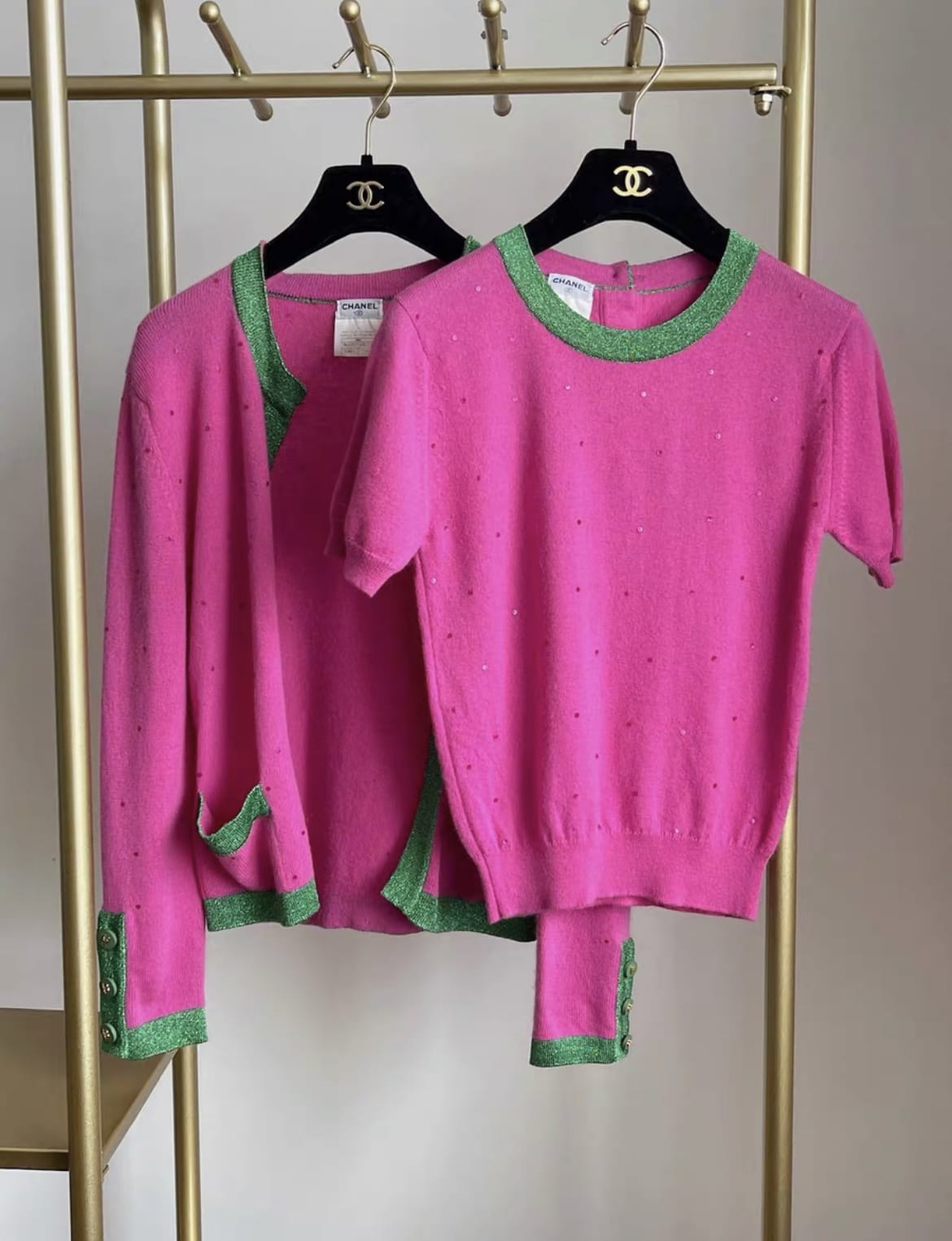 CHANEL Chanel vintage rose red two-piece set fr38 rare model - Medium Top - Used fashion item from Top Quality Luxury Designers Bag