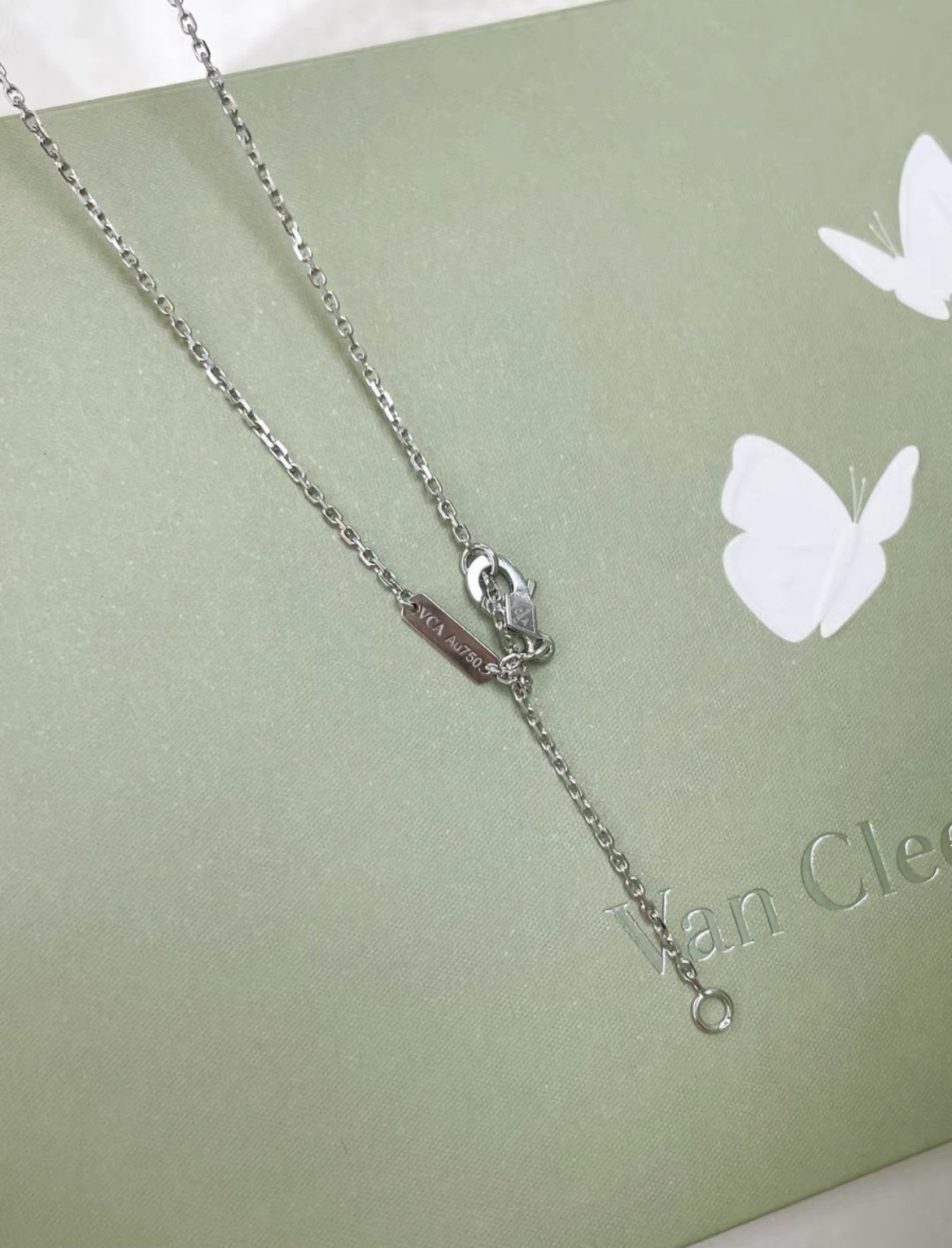 Van Cleef Arpels 22 Christmas Limited Edition Tiffany Blue necklace