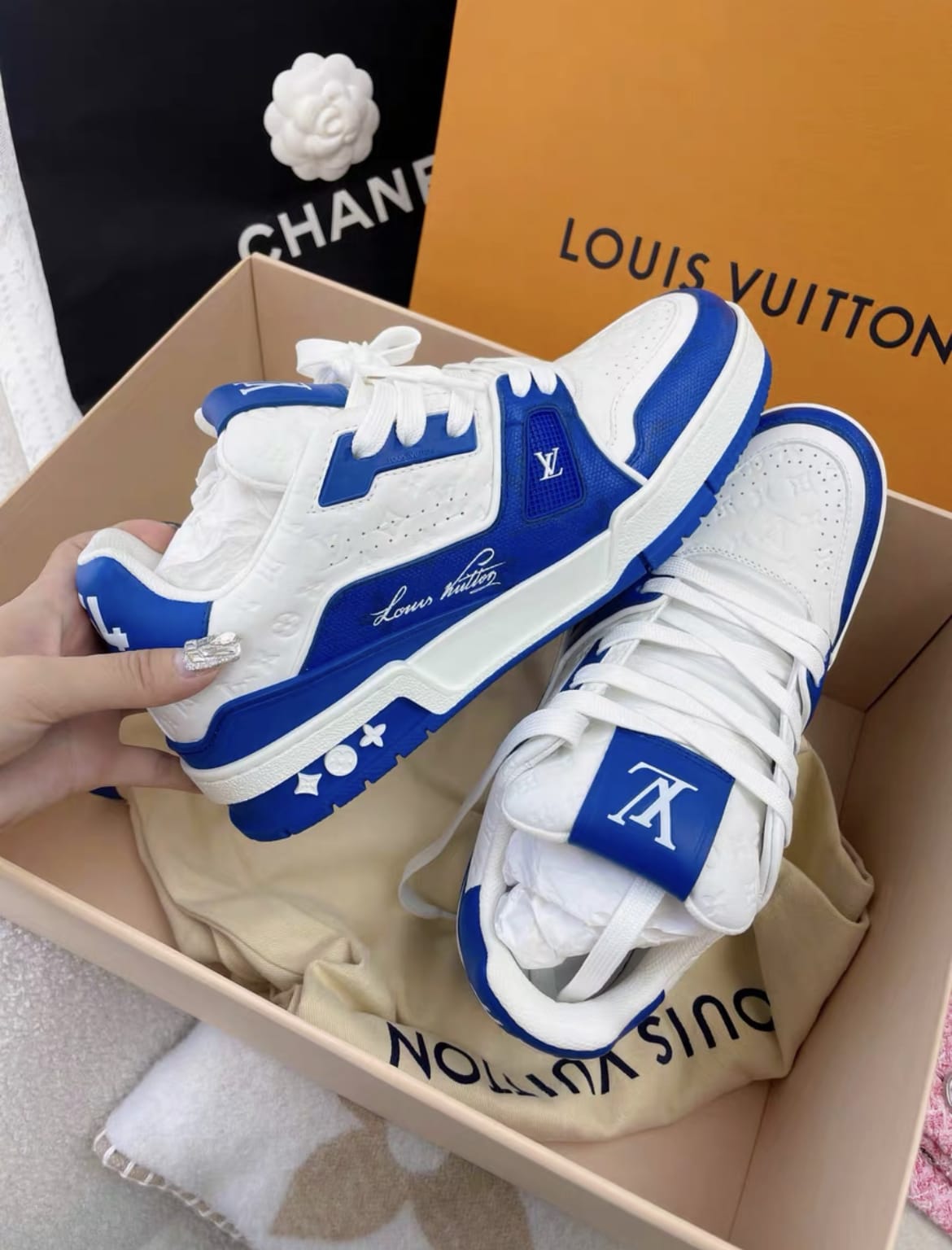 LOUIS VUITTON Louis Vuitton 23 limited edition white and blue trainer sneakers - 37 Shoes - Vintage fashion from Top Quality Luxury Designers Bag