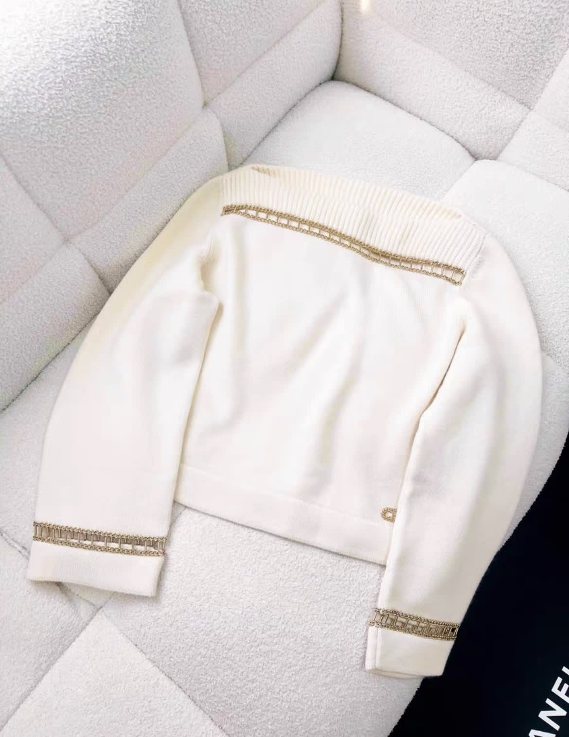 CHANEL Chanel Off-White Cashmere Knitted Sweater Top - Medium Top - Vintage fashion from Top Quality Luxury Designers Bag