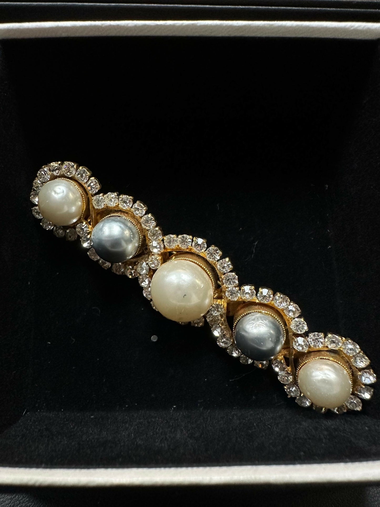Chanel Vintage 71-80 Rhinestone Imitation Pearls Gray White Brooch