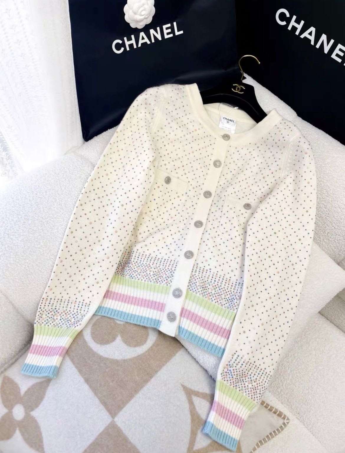 CHANEL Chanel off-white colorful cashmere cardigan - 34 Cardigan - Secondhand luxury from Top Quality Luxury Designers Bag