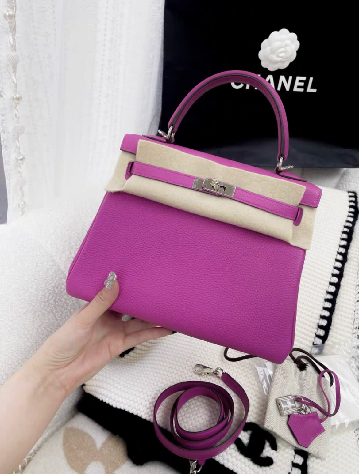 Hermès Hermès Kelly 25 Magnolia Togo Palladium Hardware - 25 Crossbody Bag - Used fashion item from Top Quality Luxury Designers Bag