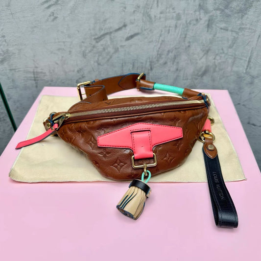 LOUIS VUITTON LV waist bag, the same style as riri. - Medium Belt Bag - Vintage fashion from Top Quality Luxury Designers Bag