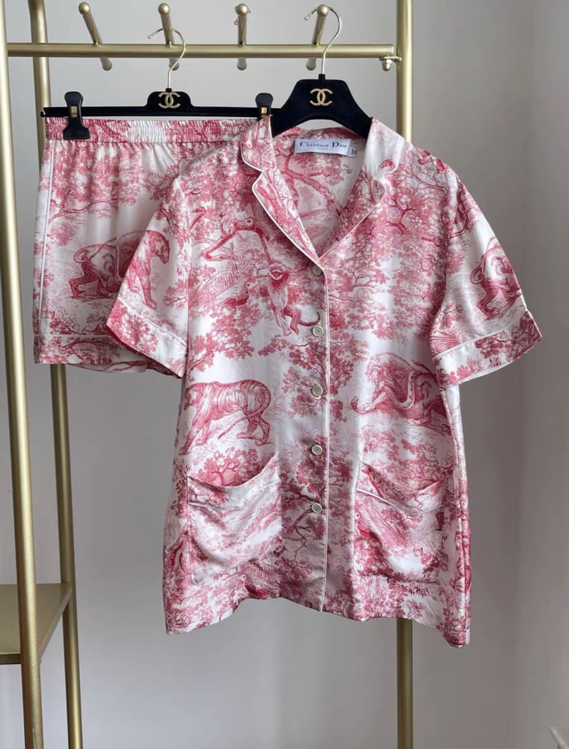 DIOR Dioriviera Dior Chez Moi Short-Sleeved pink silk Shirt And short set - 34 Top - Vintage fashion from Top Quality Luxury Designers Bag