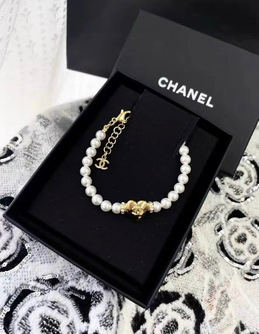 CHANEL Chanel pearl gold heart diamond bracelet, brand new with box - One size Fashion Jewellery - Vintage fashion from Top Quality Luxury Designers Bag