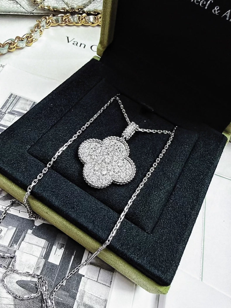 VCA Van Cleef  Arpels Magic Alhambra pendant 18K white gold, Diamond