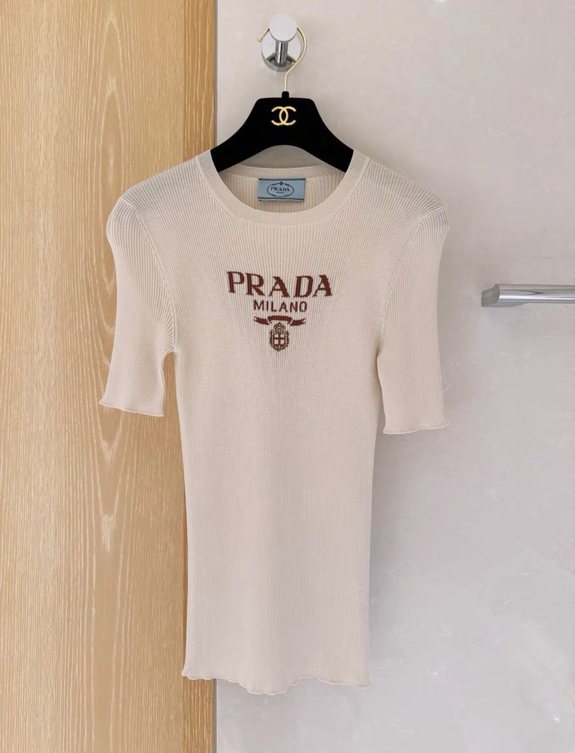 PRADA Prada beige logo top  size 38 - Medium Top - Vintage fashion from Top Quality Luxury Designers Bag