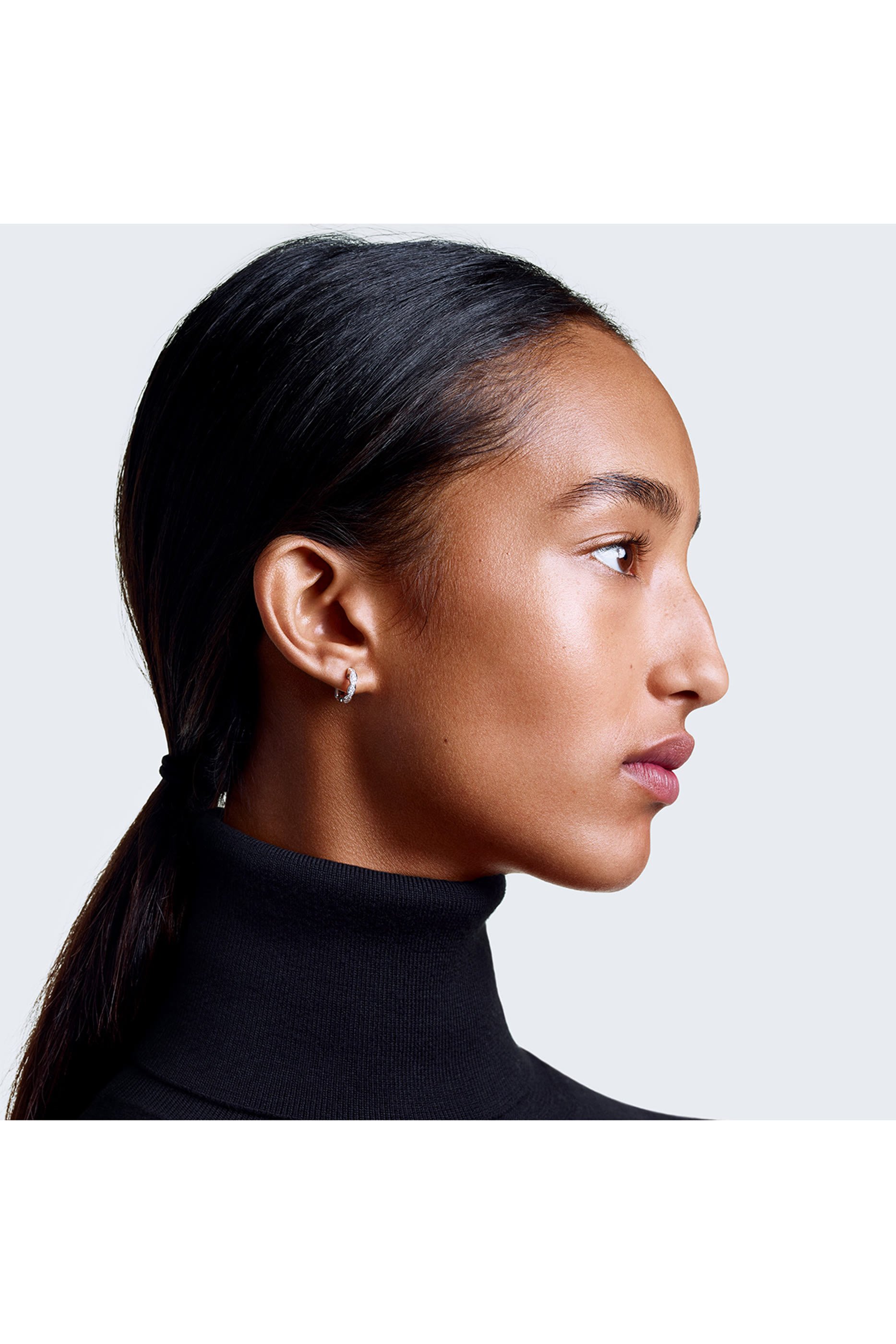 N&deg;1 DE CHANEL REVITALISING SERUM Prevents And Corrects The Appearance Of The 5 Signs Of Aging