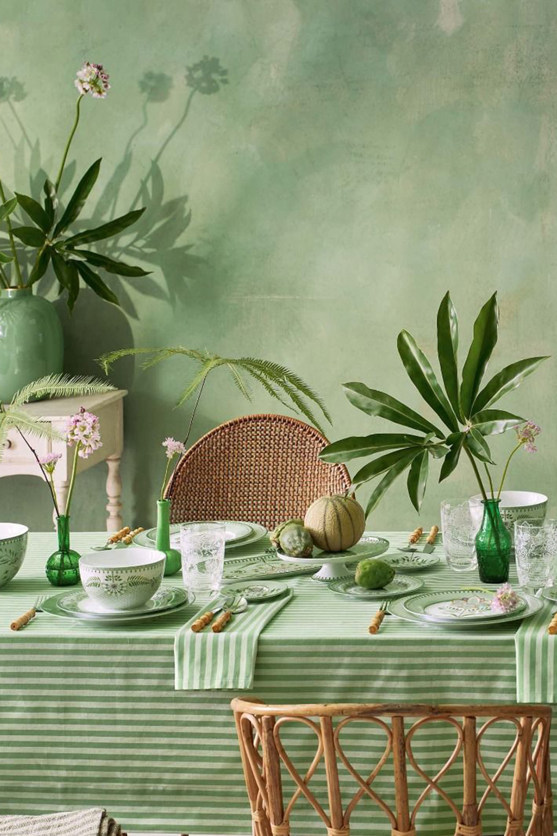 Lily & Lotus Uni Dinner Plate