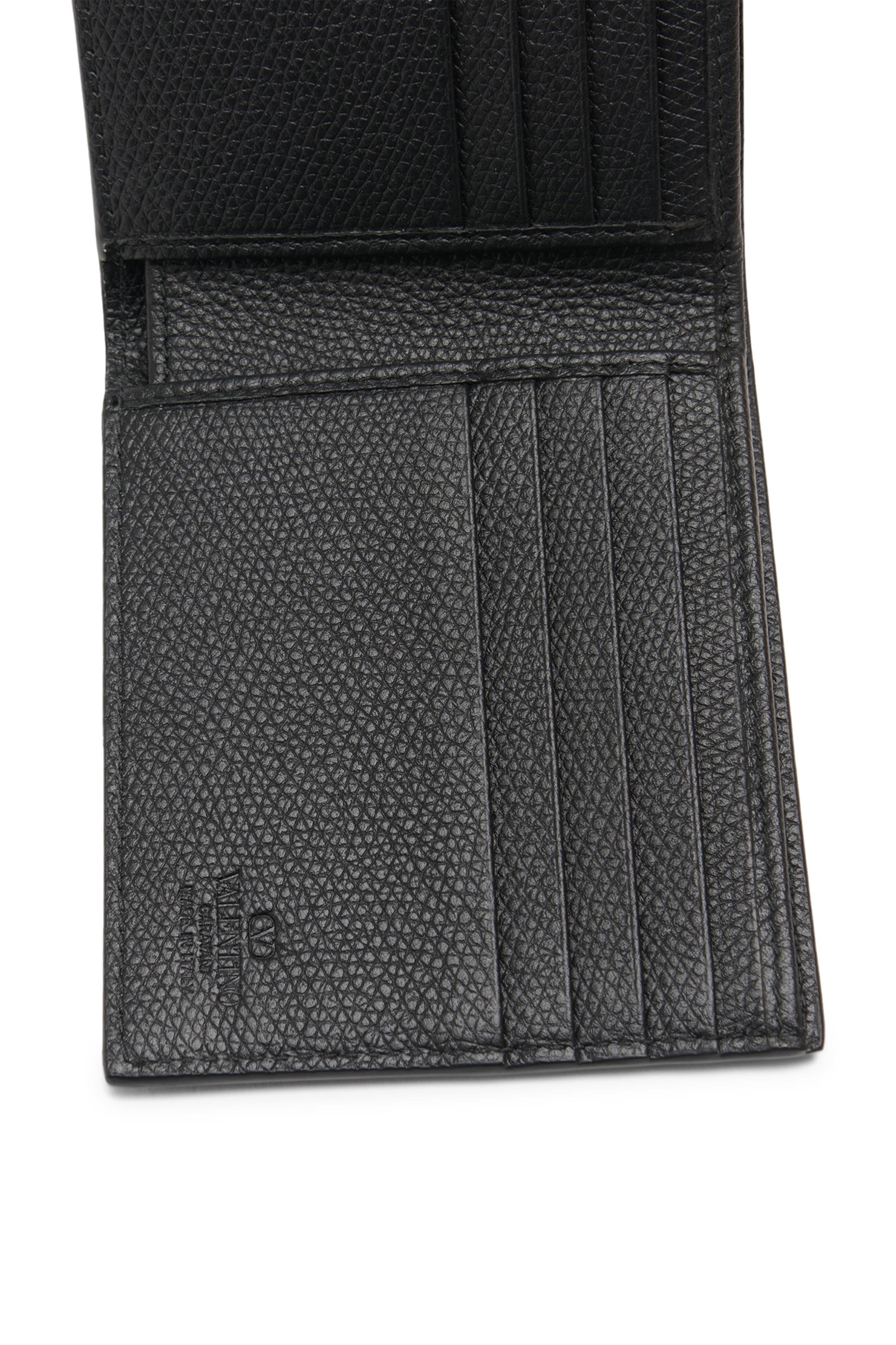 VLogo Signature Grainy Calfskin Wallet